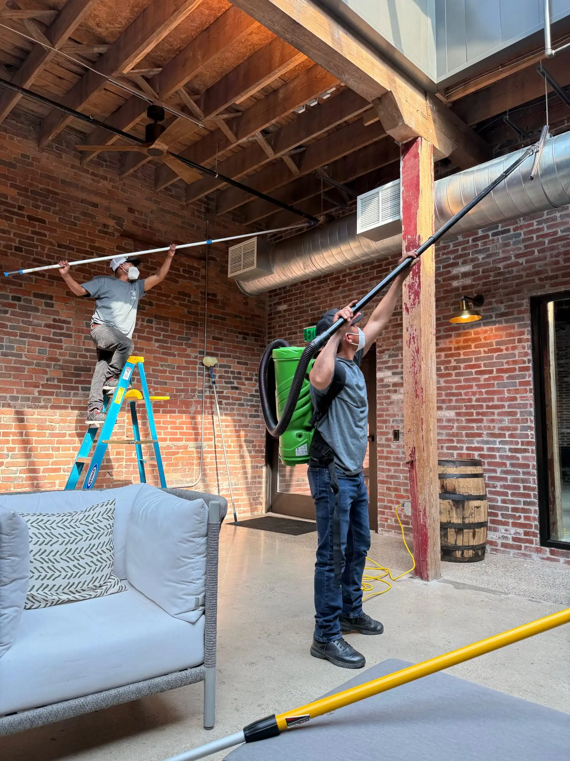Facility high dusting service for vents and ceiling fixtures in Nashville