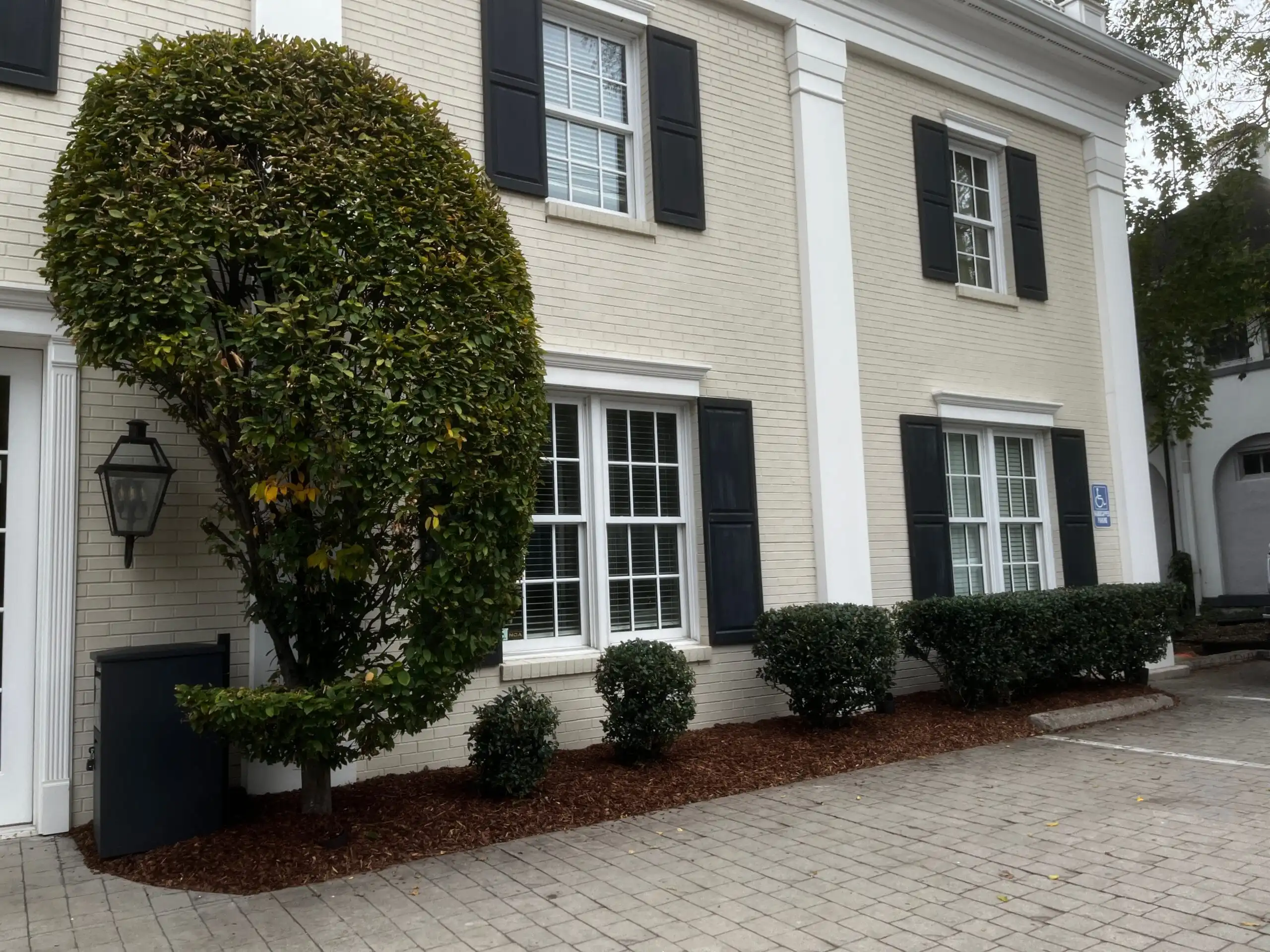 Commercial landscaping and lawn care services in Nashville, TN